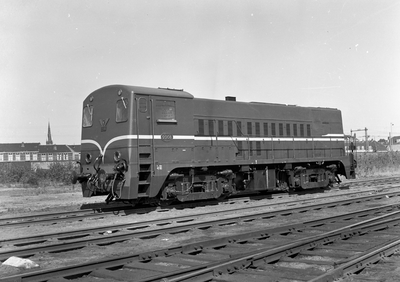 164150 Afbeelding van de diesel-electrische locomotief nr. 2208 (serie 2200/2300) van de N.S. te Utrecht.